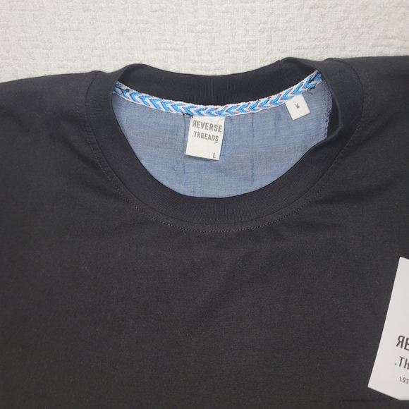 New  with tag  / T-shirt - Picture 4 of 6